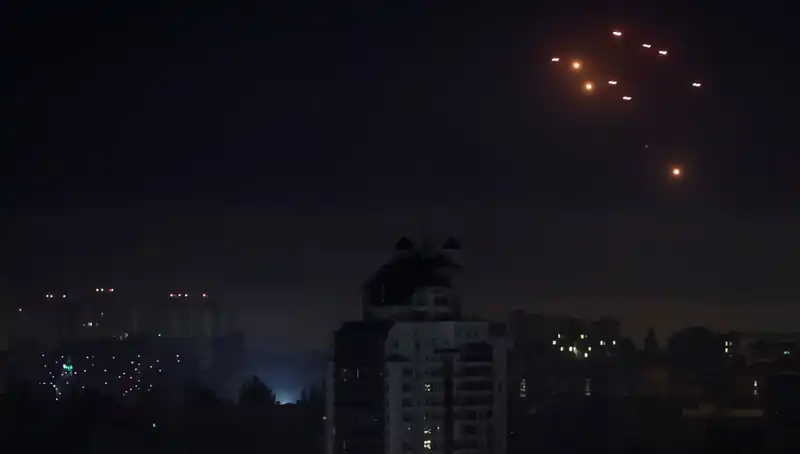 Rusya'nın Kiev'e Hava Saldırısı ve Sumi'deki Tahliyeler: Son Gelişmeler