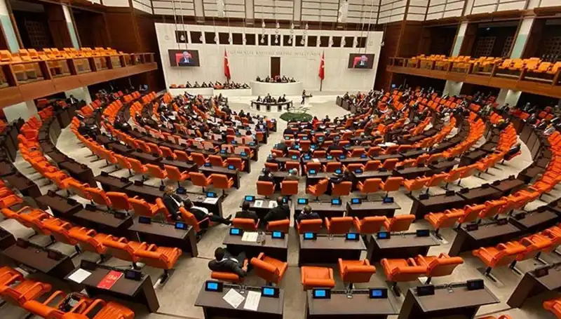 Emekli İkramiyesi 4 Bin TL Olacak: TBMM'de İlk Adımlar Atıldı