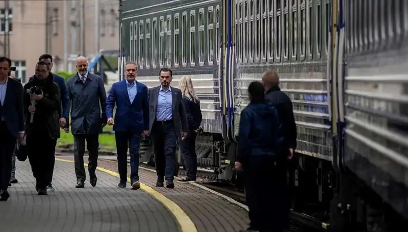 Dışişleri Bakanı Fidan, Ukrayna'daki Temaslarını Tamamladı: Kritik Gelişmeler!
