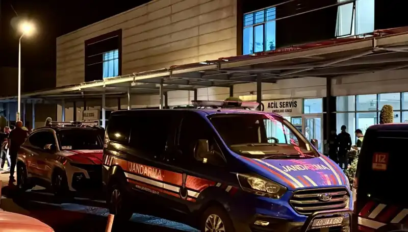 Alabora Olan Tekneden Bir Kardeş Hayatını Kaybetti, Diğer Üçü Kurtarıldı