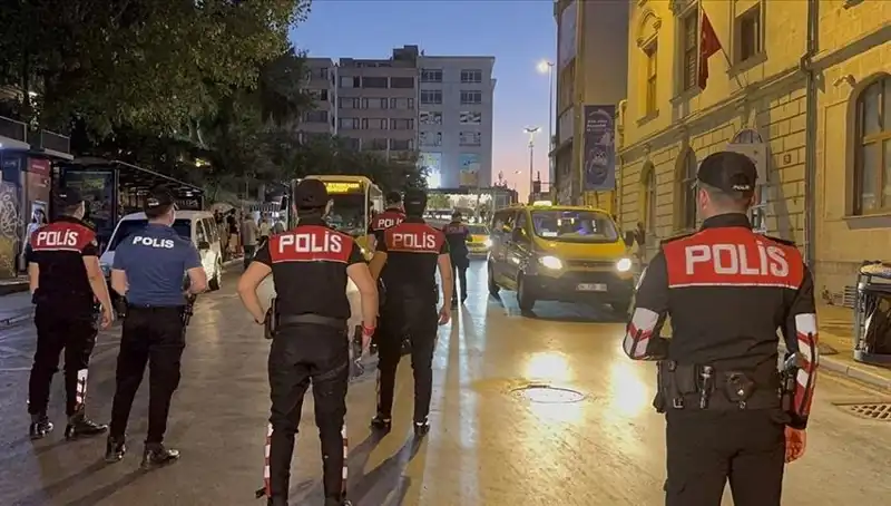 Megakentte Asayiş Operasyonları: 4 Saat İçinde Yüzlerce Gözaltı Gerçekleşti