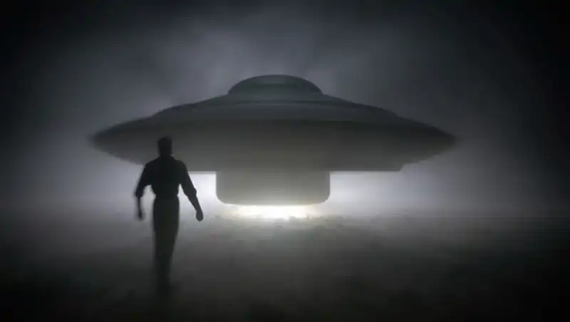 UFO Uzmanından Çarpıcı İddia: Uzaylılar Masum İnsanları Hedef Alıyor