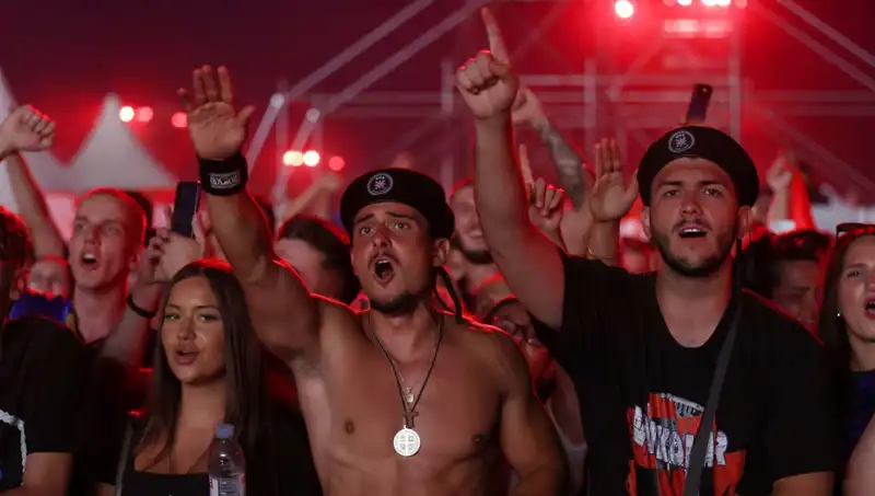 Thompson Konserinde Şok Eden Nazi Selamı Skandalı Ortaya Çıktı