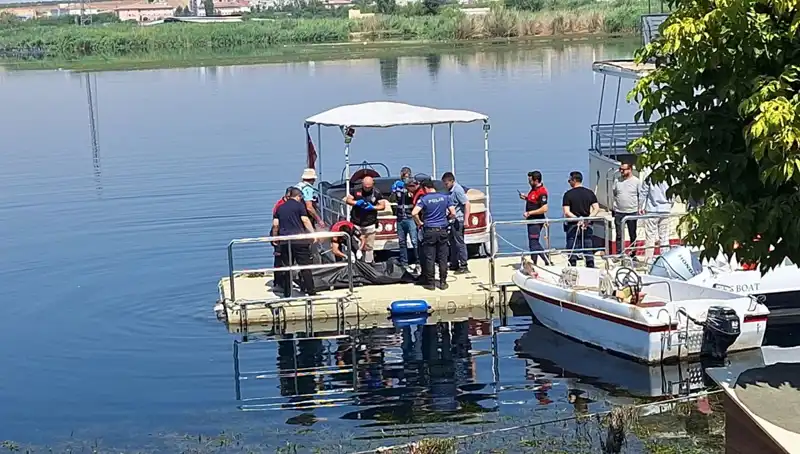 Fırat Nehri'nde Tüyler Ürperten Buluntu: Erkek Cesedi Ele Geçirildi