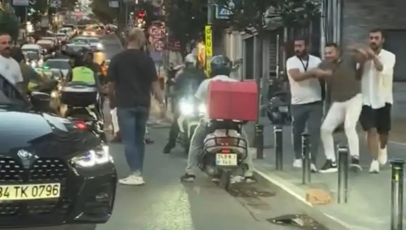 Nişantaşı'nda Trafik Tartışması: Kadına Sopayla Saldırdı!