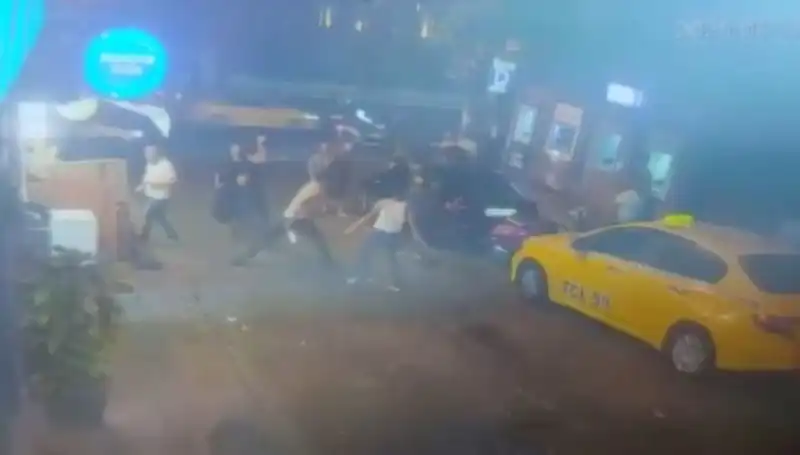Beyoğlu'nda Gerginlik: Laf Atma Kavgası Kanlı Sonuçlandı