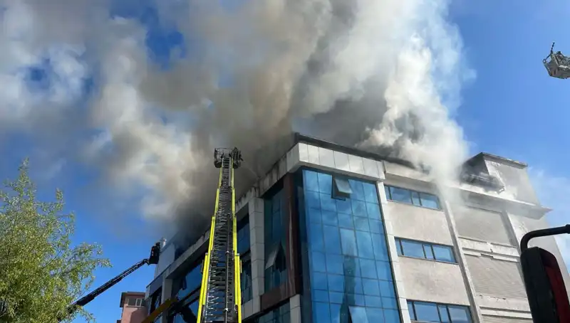 Esenyurt'ta Tekstil Atölyesinde Yangın: Büyümeden Kurtarılan Hayatlar