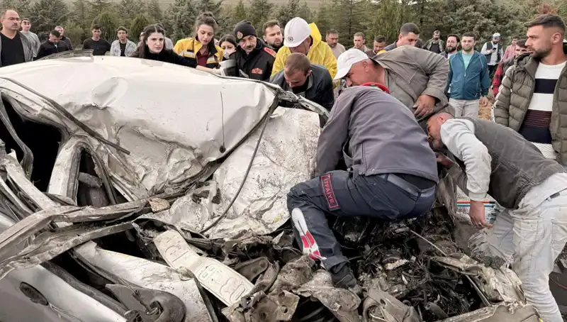 TIR’ın Dönüşü Olumsuz Sonuçlandı: Kağıt Gibi Ezildi