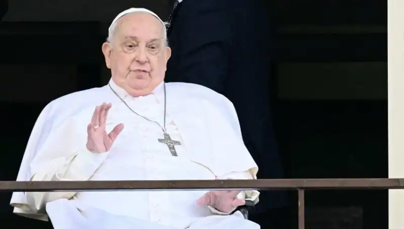 Papa Francis, Hastaneden Sonra İlk Görüntüsüyle Dikkat Çekti