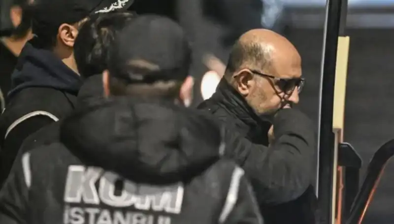 Aziz İhsan Aktaş'ın Ev Hapsi Kaldırıldı: Mahkeme Kararı Neler Getiriyor?