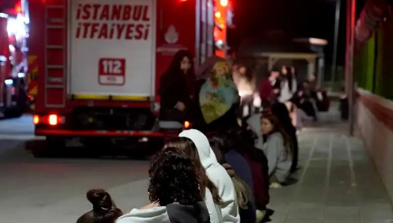 Kız Öğrenci Yurdunda Yangın Paniği: 2500 Öğrenci Tahliye Edildi
