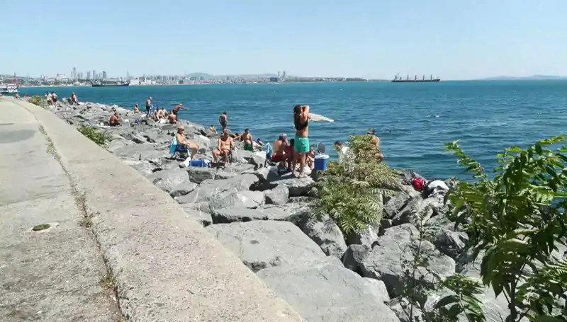 İstanbul Sahilleri Yazı Müjdeleyen Güneşle Dolduruldu