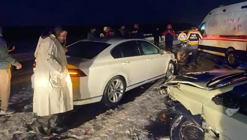 Aksaray'da Feci Zincirleme Trafik Kazası: 15 Yaralı