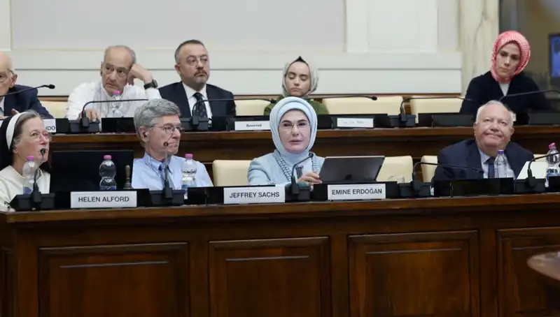 Emine Erdoğan'dan Vatikan'da Dünya 5'ten Büyüktür Vurgusu: Küresel Barışa Çağrı