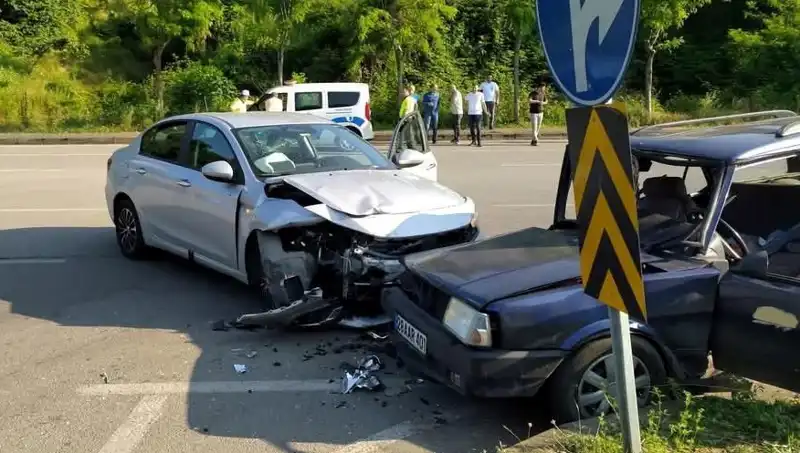 Görele'de Feci Kaza: Sürücünün Araç Camından Fırlaması Şok Etti