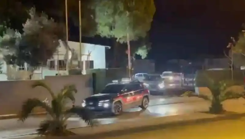 İzmir'de Düzenlenen 24 Saatlik Operasyonda 141 Hükümlü Ele Geçirildi!