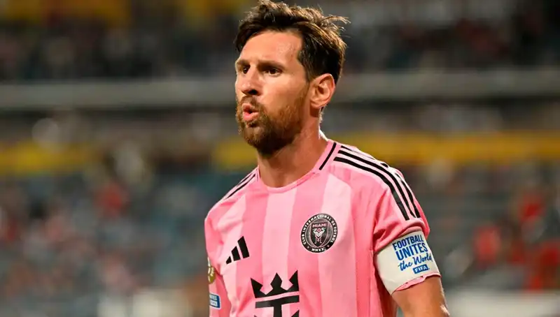 Messi'nin Debüsü: Beraberlikle Başladı, Son Dakika Şutu Direkten Döndü