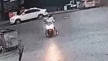 İstanbul'da Gişe Memurlarına Saldırı: AVM'de Panik Anları