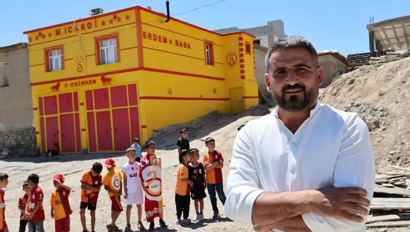 Fanatik Taraftar, Evinin Dış Cephesine İcardi ve Osimhen Yazdırdı!