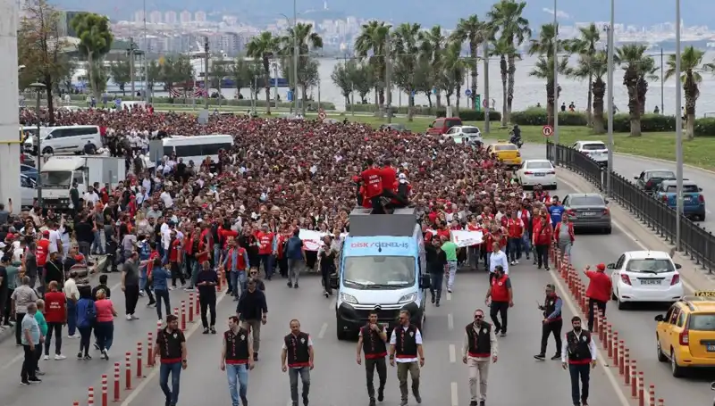 İzmir'de Grev Tüm Hızıyla Devam Ediyor: İşçiler Taleplerini Yeniliyor