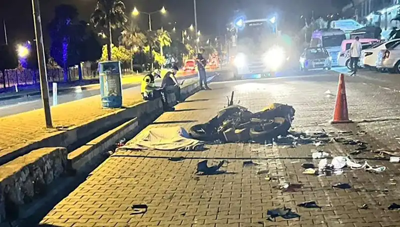 Alanya’da Motosiklet Kazası: Üç Kişinin Durumu Ciddiyetini Koruyor!