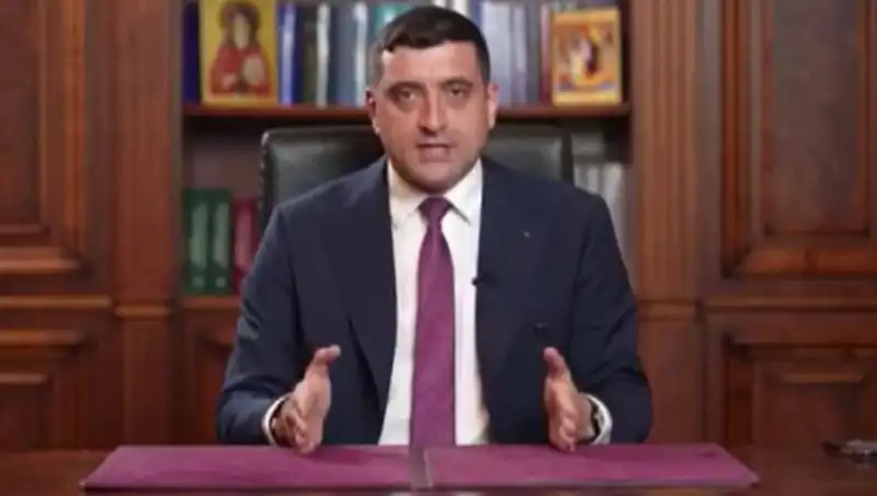 Romanya Seçimlerinde Aşırı Sağcı Aday İlk Turda Neden Öne Geçti?