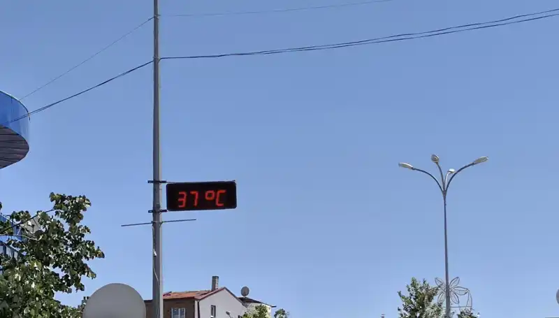 Yazın Kavurucu Sıcaklığı: Termometreler 38 Dereceleri Buldu!