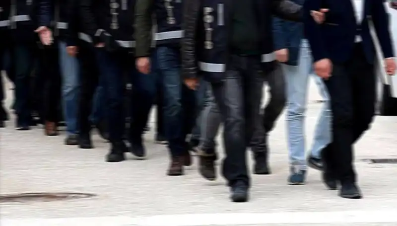 Kadın Profiliyle Tuzak Kurup Gasp Eden Çeteye Operasyon!