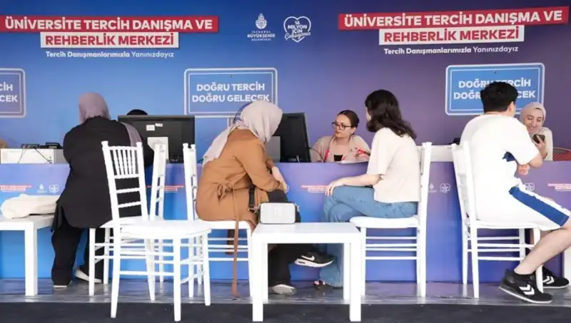 İstanbul’da Öğrenciler İçin İBB Tercih Danışma ve Rehberlik Merkezi Açıldı