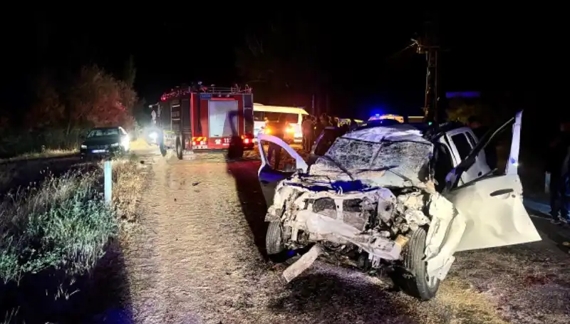 Ciple Traktör Çarpışması: 5 Kişi Yaralandı, Kaza Anı Kameralara Yansıdı