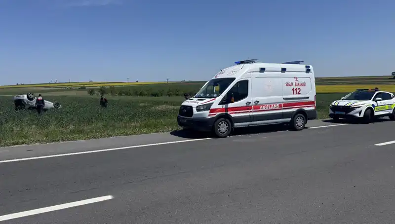 Edirne'de Yaşanan Trafik Kazası: Sürücü ve Eşi Yaralandı