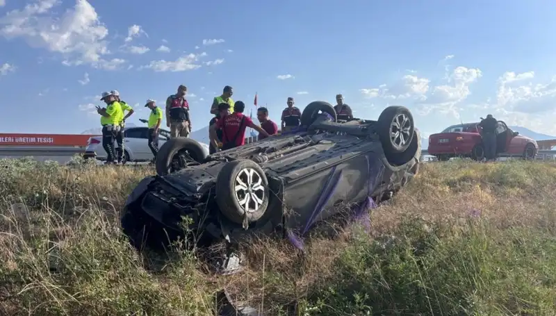 Nişan Töreni Dönüşü Feci Kaza: 1 Kişi Hayatını Kaybetti, 4 Yaralı