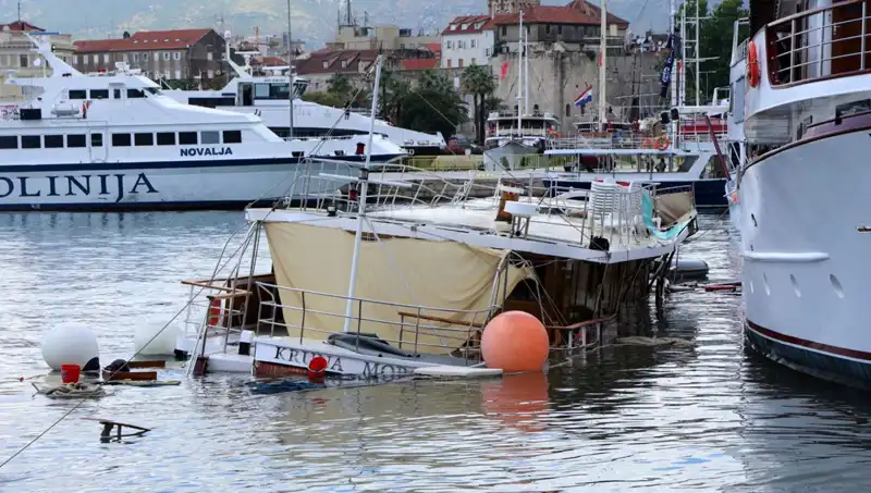Hırvatistan'da Fırtına ve Yağışlar Feribotu Batırdı: Zor Anlar Yaşandı